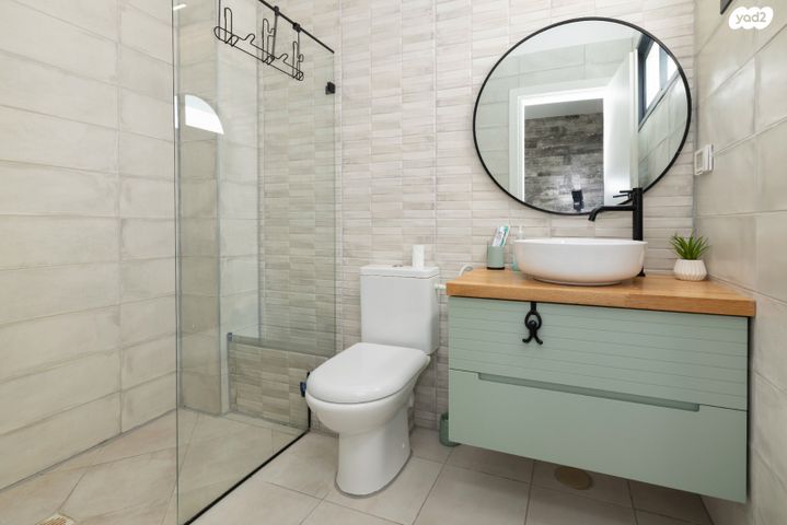 דירה, יעקב תמרי, חצרות המושבה, רחובות