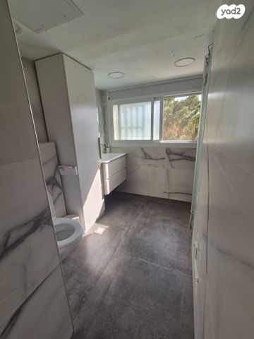 דירה, עת הזמיר, מגדים, מעלה אדומים