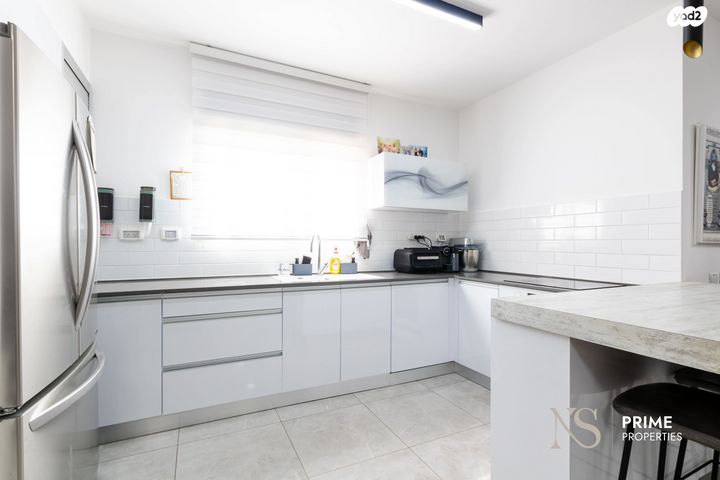 גג/ פנטהאוז, רוטשילד 22, השחר, דימונה