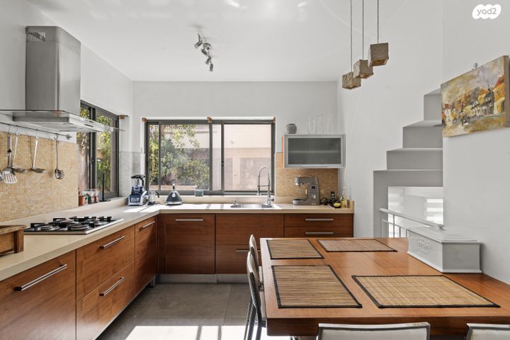 דו משפחתי, מנדלי מוכר ספרים 1, ראשון לציון