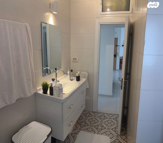 דירה, רחבעם זאבי, גרין ועם, חולון