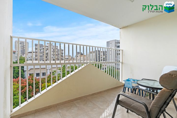 דירה, רמב"ם, ראשון לציון