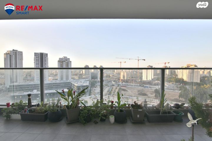 דירה, עפרה חזה, משכנות האומנים, קרית מוצקין