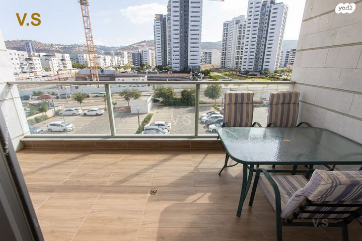 דירה, האגמית 7, החותרים, טירת כרמל