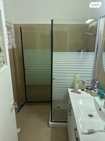 דירה, רמב"ם, ראשון לציון