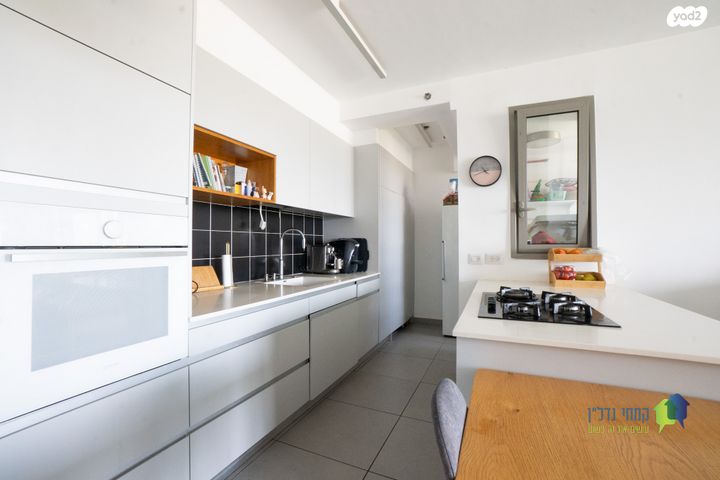 דירה, חיים בר לב, קרית קריניצי, רמת גן