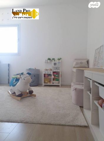 דירה, נעורים, ראשון לציון