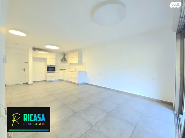 דירה, הפרחים, קרית הפרחים - 2005, רעננה