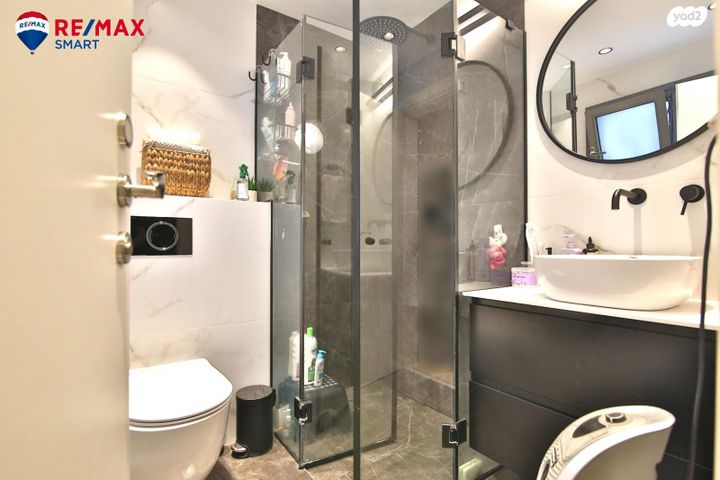 דירה, עפרה חזה, משכנות האומנים, קרית מוצקין