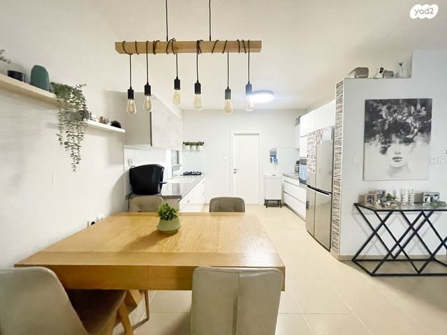 דירה, אפרים קישון, חתני פרס ישראל, באר יעקב