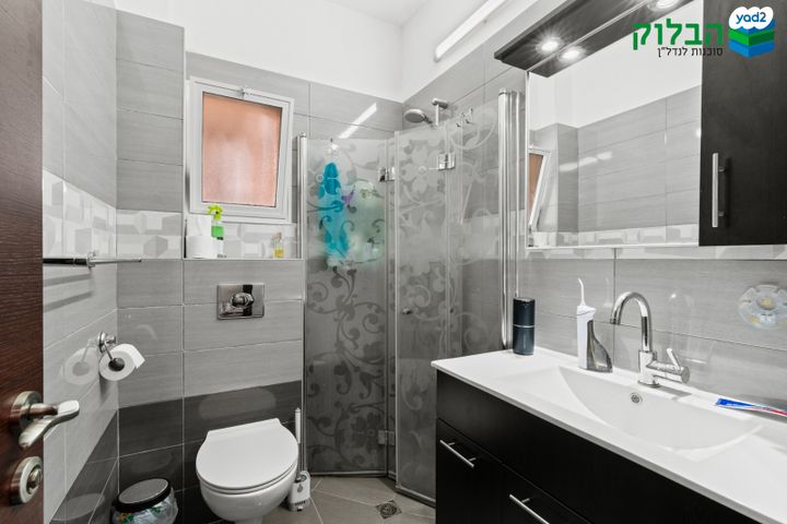 דירה, רמב"ם, ראשון לציון