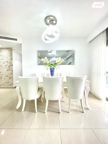 דירה, הרב זכריה מדאר, אושיות, רחובות