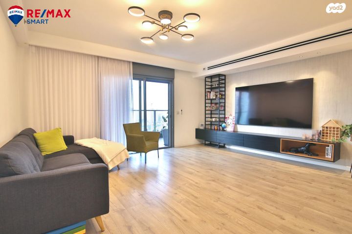 דירה, עפרה חזה, משכנות האומנים, קרית מוצקין