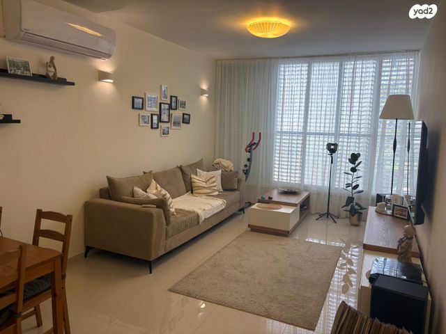 דירה, רחבעם זאבי, גרין ועם, חולון