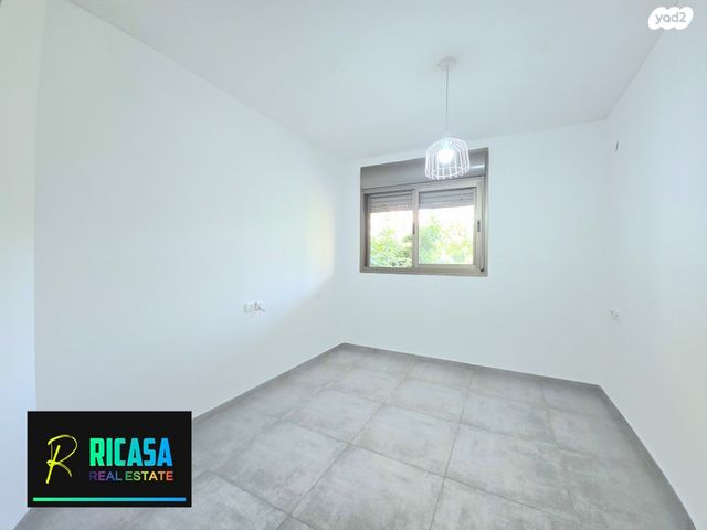 דירה, הפרחים, קרית הפרחים - 2005, רעננה