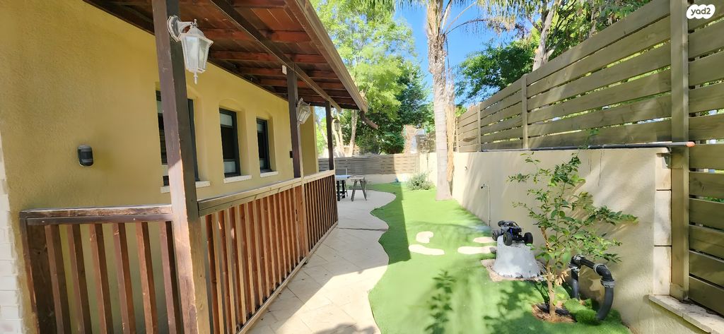 דו משפחתי, זבולון המר, רשפים, גדרה