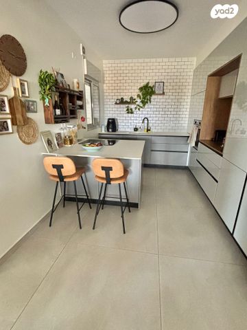 דירה, הפלמ"ח, קדימה צורן