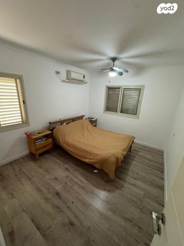 דירת גן, עין התכלת, עמידר, נהריה