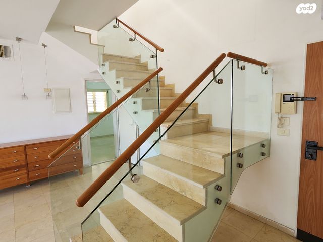 גג/ פנטהאוז, חנה סנש, הרצליה