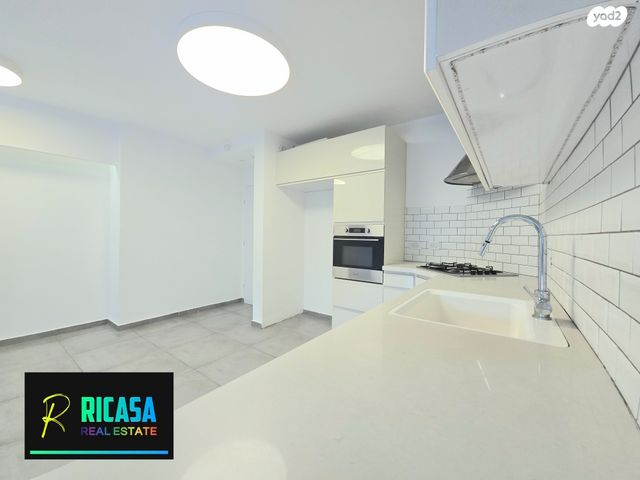 דירה, הפרחים, קרית הפרחים - 2005, רעננה