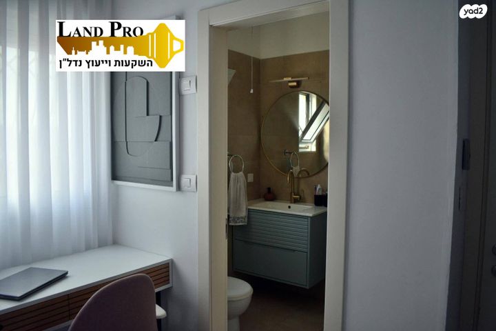 דירה, נעורים, ראשון לציון