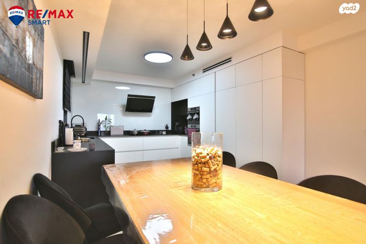 דירה, עפרה חזה, משכנות האומנים, קרית מוצקין