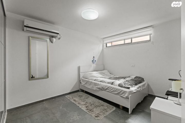 דו משפחתי, מנדלי מוכר ספרים 1, ראשון לציון