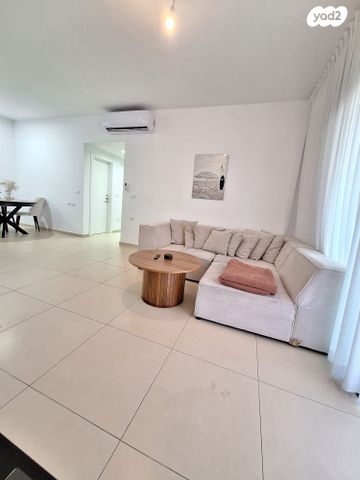 דירה, גאולה כהן, נאות פרס, רמלה