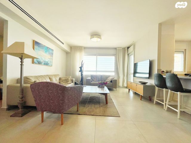 דירה, ירח אב, הכרמים, מודיעין מכבים רעות