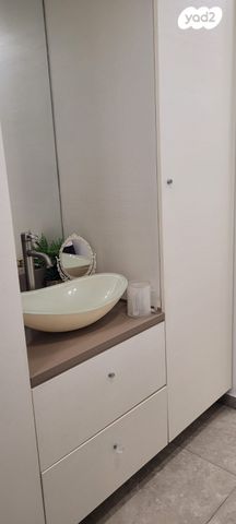 דירת גן, הרב עמיאל, הפועל המזרחי א', שיכון א', בני ברק