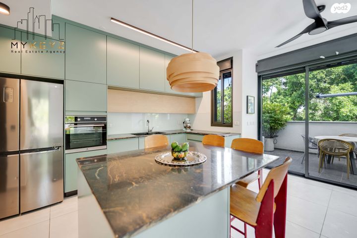 גג/ פנטהאוז, שדרות הילד 20, שכונת בן גוריון, מרכז העיר ג', רמת גן