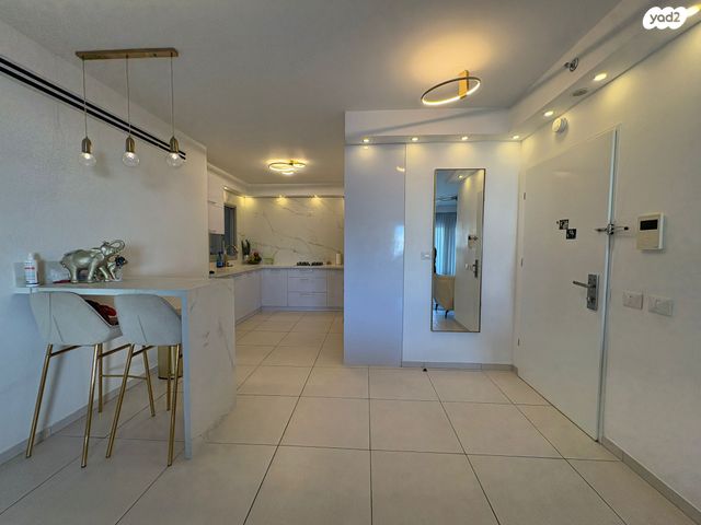 דירה, עפרה חזה, משכנות האומנים, קרית מוצקין