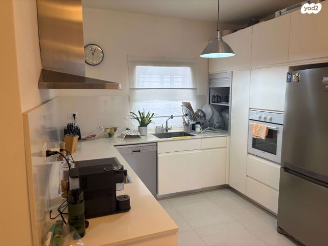 דירה, רחבעם זאבי, גרין ועם, חולון