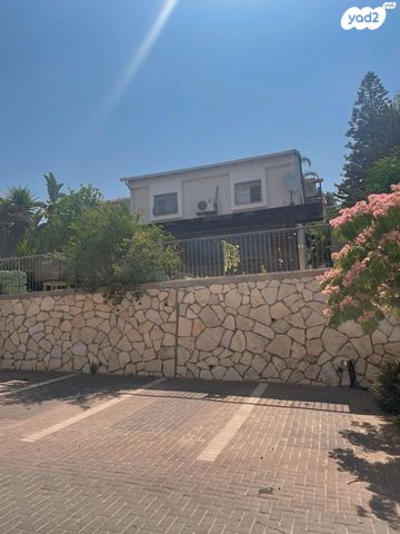 דו משפחתי, בית אריה / עופרים