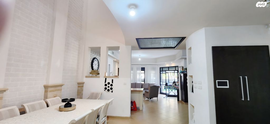 דו משפחתי, זבולון המר, רשפים, גדרה