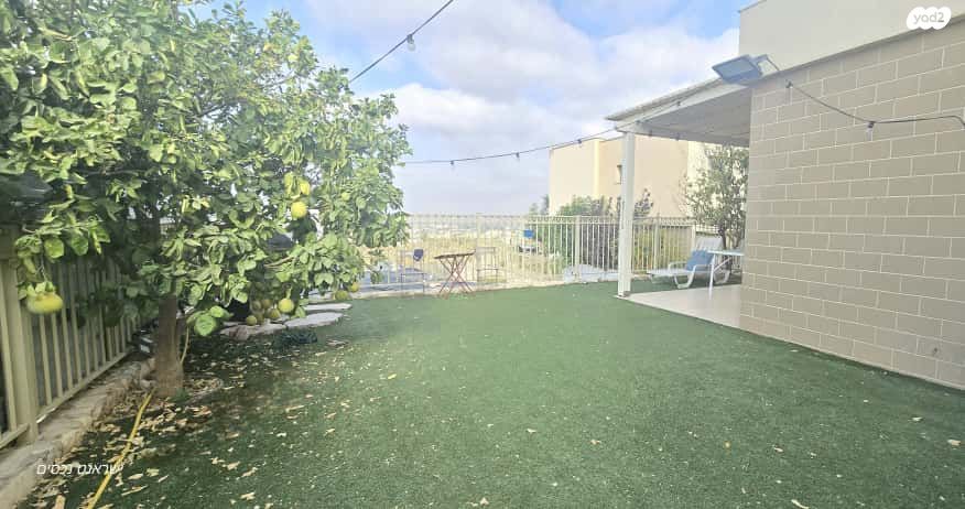 דו משפחתי, שערי תקווה