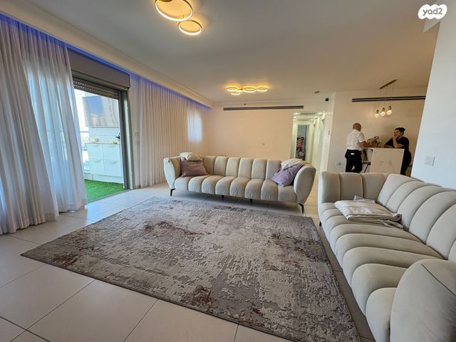 דירה, עפרה חזה, משכנות האומנים, קרית מוצקין