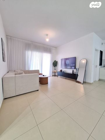 דירה, גאולה כהן, נאות פרס, רמלה