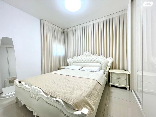 דירה, הרב זכריה מדאר, אושיות, רחובות