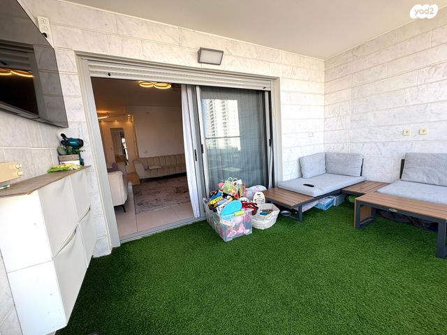 דירה, עפרה חזה, משכנות האומנים, קרית מוצקין