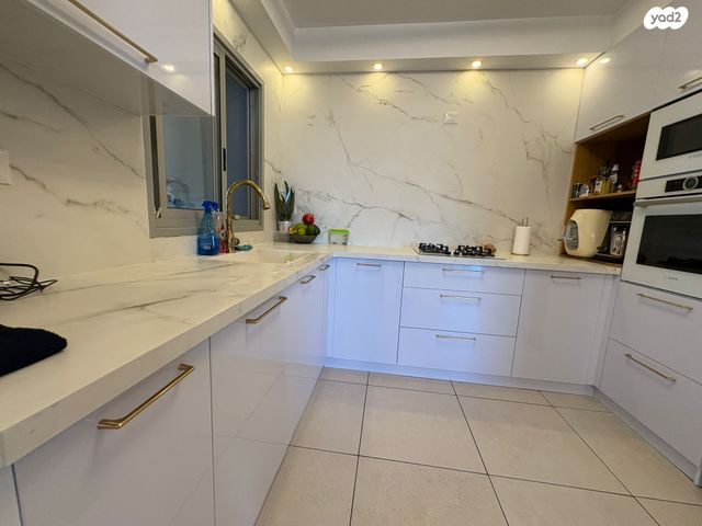 דירה, עפרה חזה, משכנות האומנים, קרית מוצקין