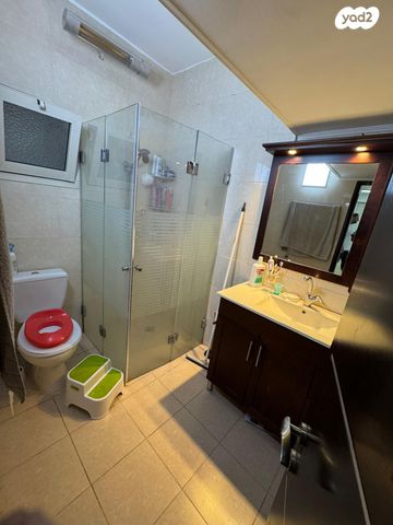 דירת גן, עין התכלת, עמידר, נהריה