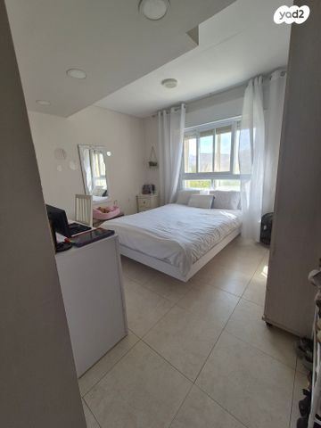 דירה, עת הזמיר, מגדים, מעלה אדומים