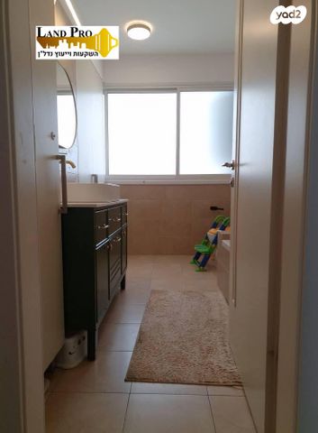 דירה, נעורים, ראשון לציון