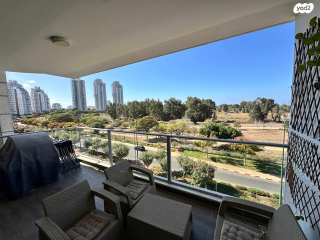 דירה, שדרות האגמים, נתניה