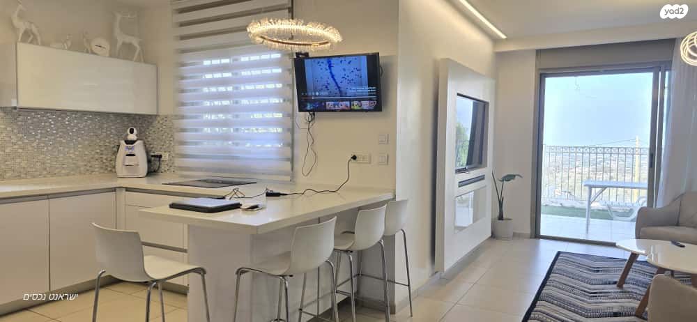 דו משפחתי, שערי תקווה