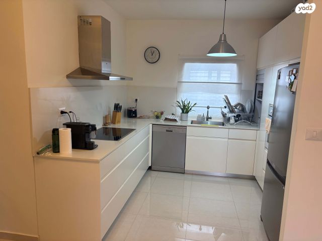 דירה, רחבעם זאבי, גרין ועם, חולון