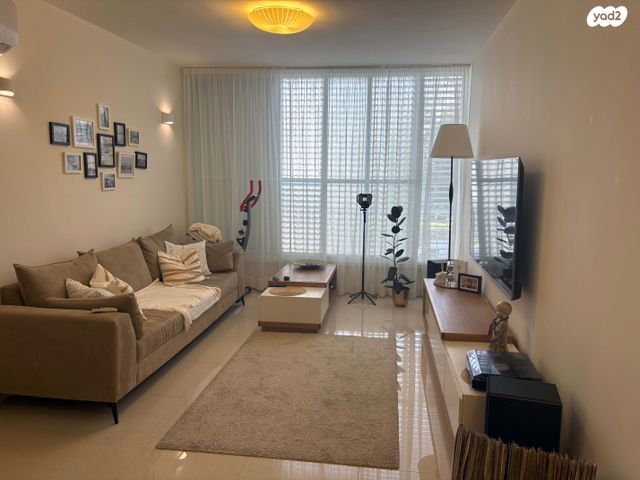 דירה, רחבעם זאבי, גרין ועם, חולון