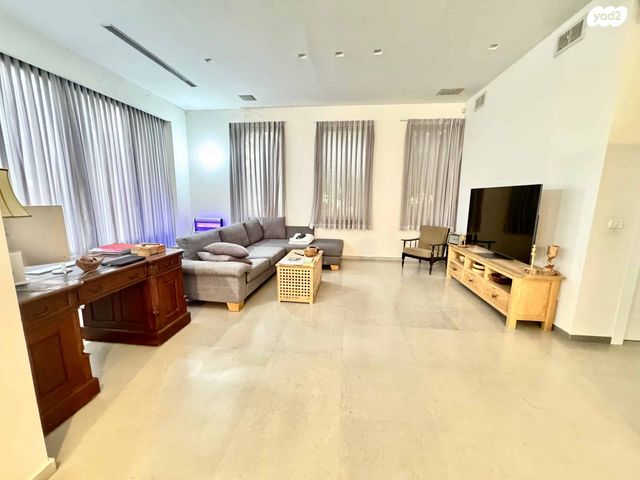 בית פרטי/ קוטג', טירת שלום, נס ציונה