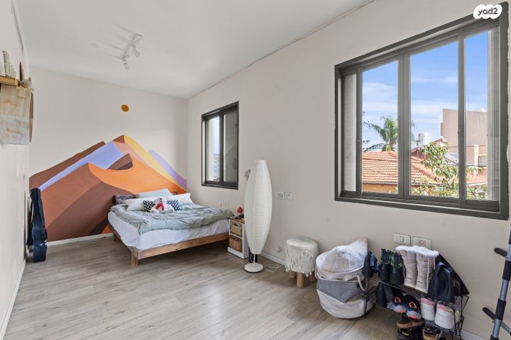 דו משפחתי, מנדלי מוכר ספרים 1, ראשון לציון